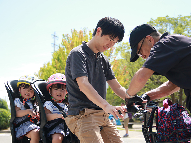 双子ファミリー向けの3人乗り自転車「ふたごじてんしゃ」が登場！｜FQ JAPAN