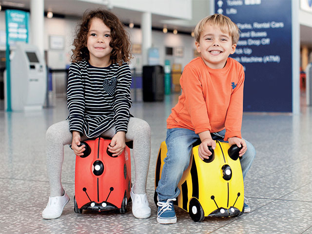 旅行に1台は欲しい、“乗れる”子供用スーツケース｜FQ JAPAN 男の育児online