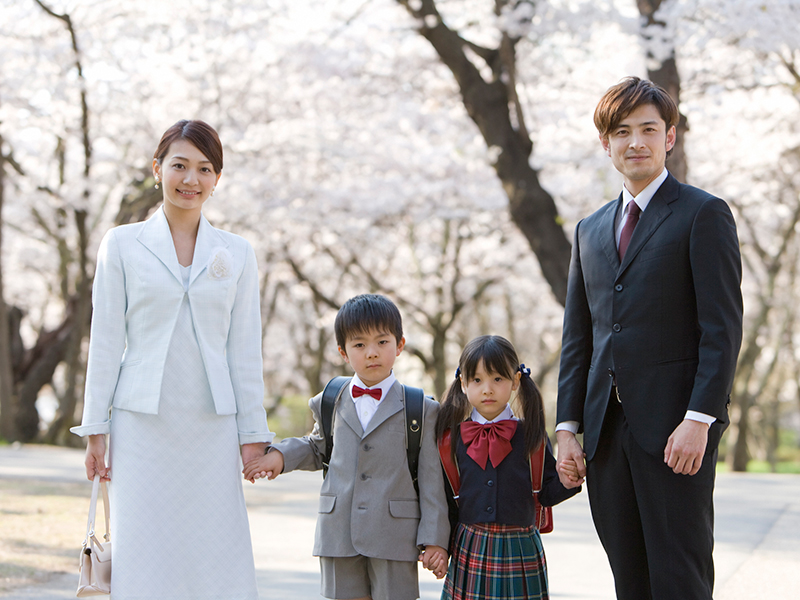 周りに差をつける クールなセレモニースーツの着こなし方とは Fq Japan 男の育児online