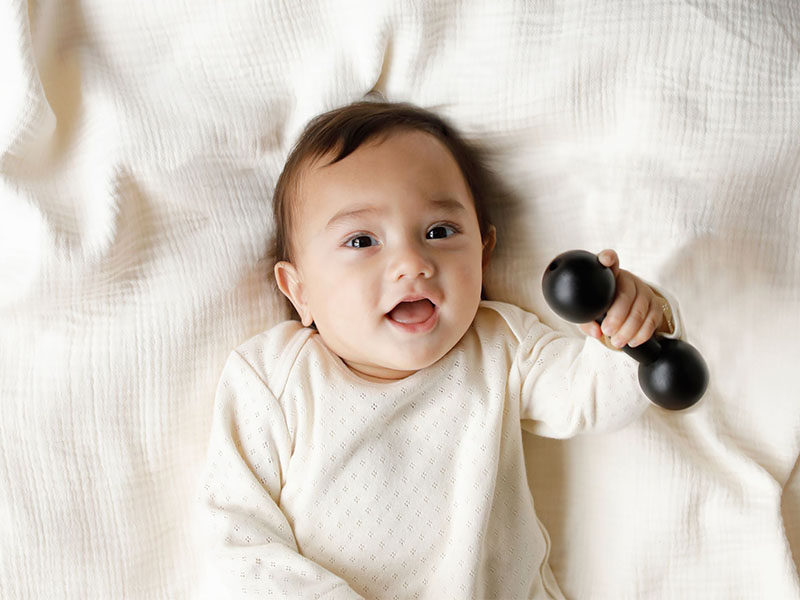 赤ちゃんの運動を促すベビトレダンベル登場 ユニークな出産祝いとしてもおすすめ Fq Japan 男の育児online