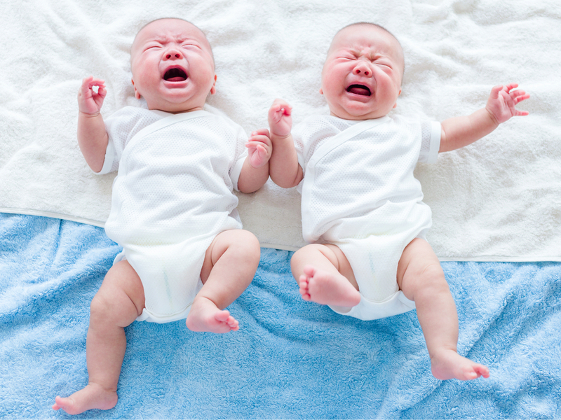 1日の授乳回数18回 オムツ替えは28回 正しい多胎育児のサポートが求められる Fq Japan 男の育児online